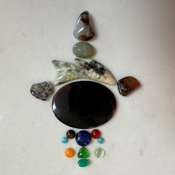 Cabochon and Gemstone Lot with Emerald, Jade, Green Onyx, Agate, and more - Picture 3 of 14